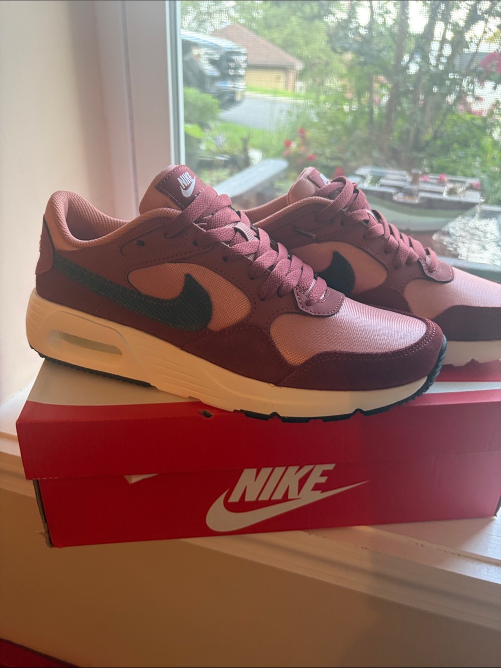 Nike Air Max Women’s Maroon Pink Athletic Sneakers with Black Swoosh